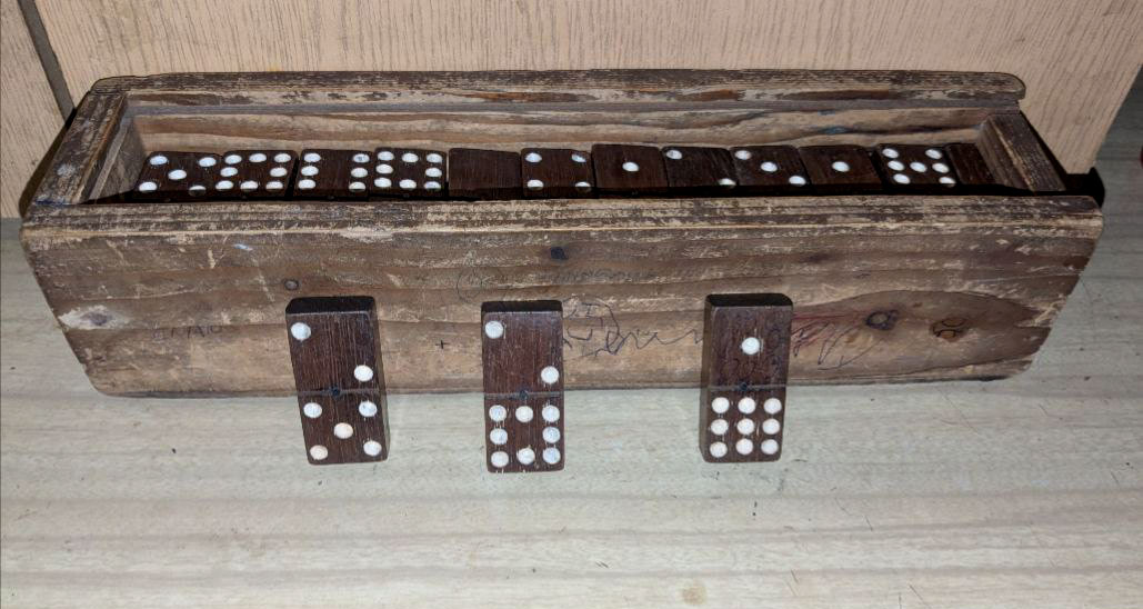 Domino.jpg