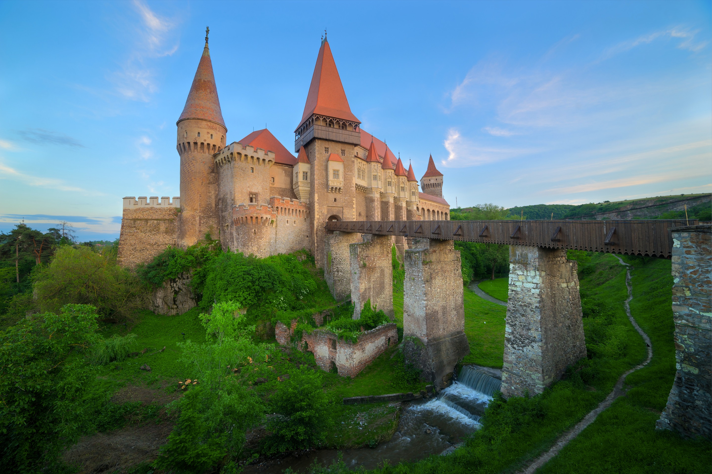 CorvinCastleAndMoat.jpg