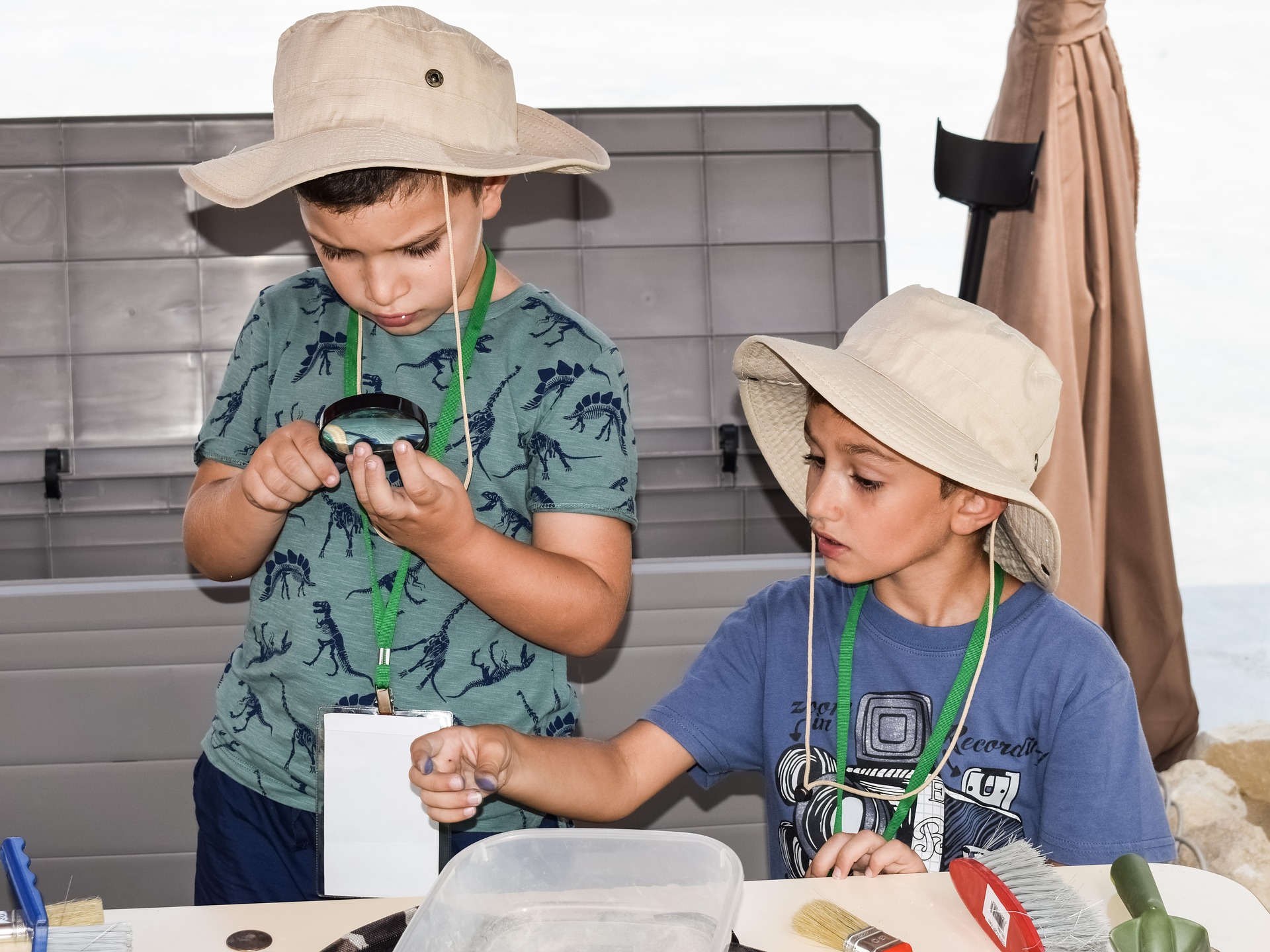 littlearchaeologists2605285_1920.jpg