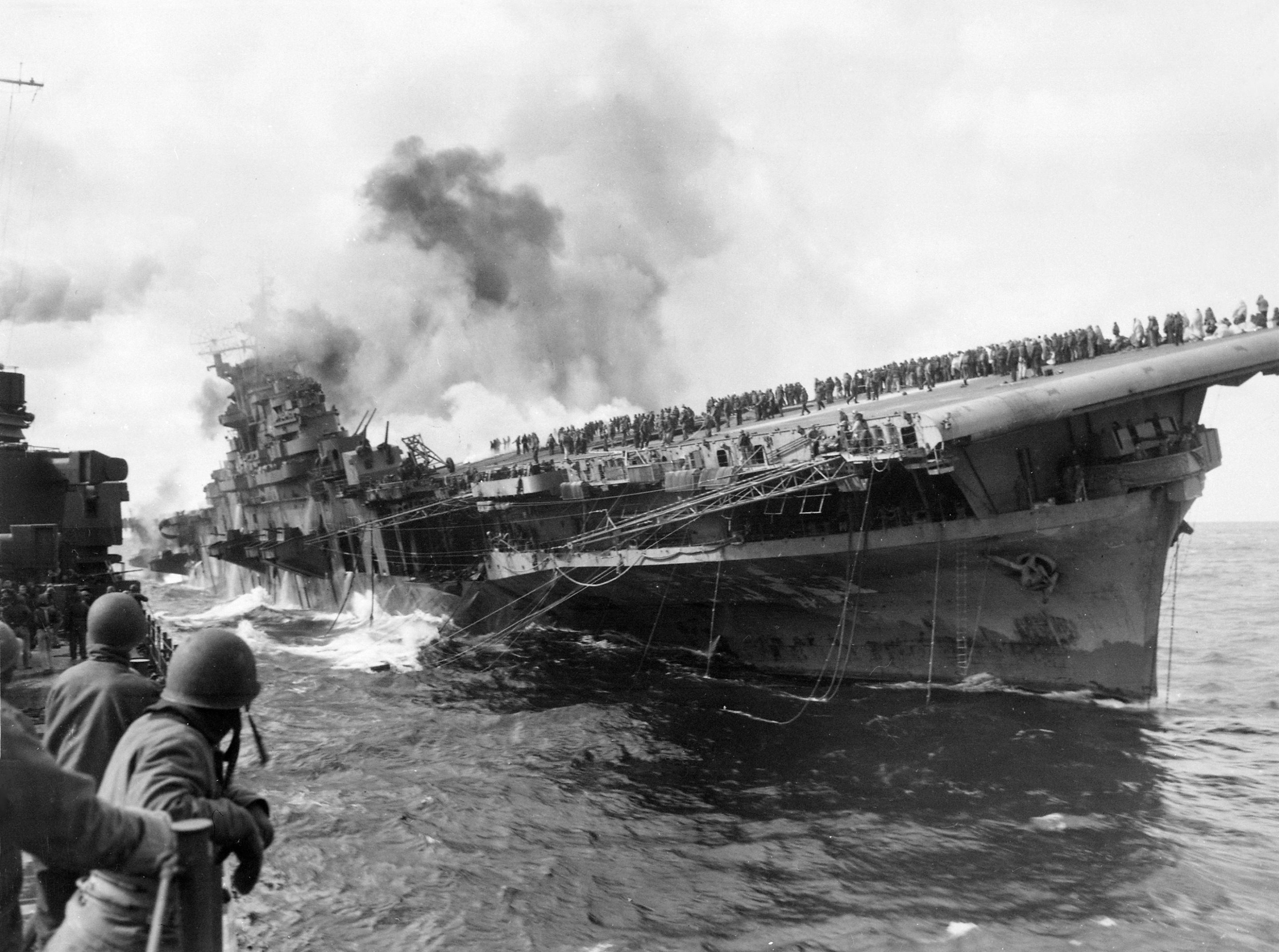 Attack_on_carrier_USS_Franklin_19_March_1945 credit public.jpg