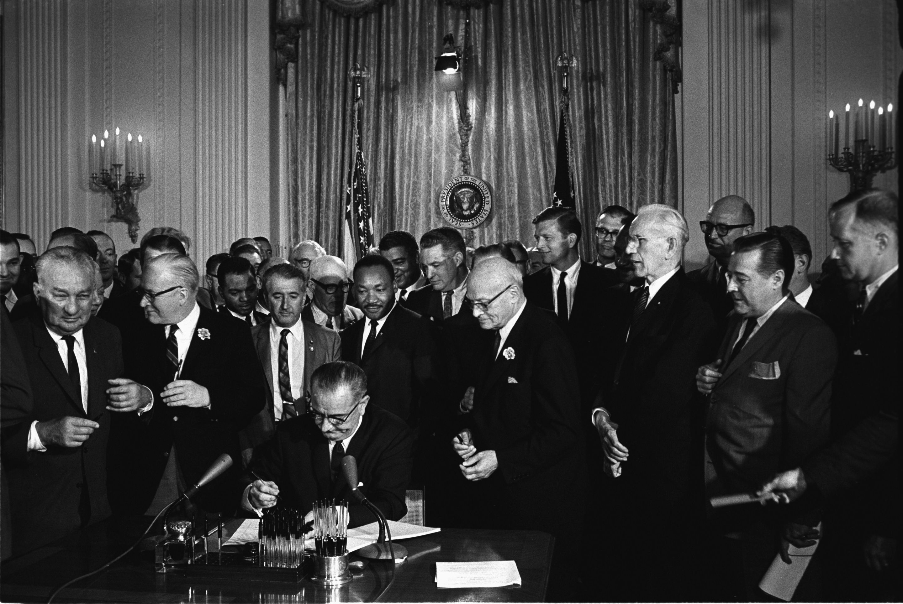 Lyndon_Johnson_signing_Civil_Rights_Act,_July_2,_1964  Cecil Stoughton, White House Press Office (WHPO).jpg