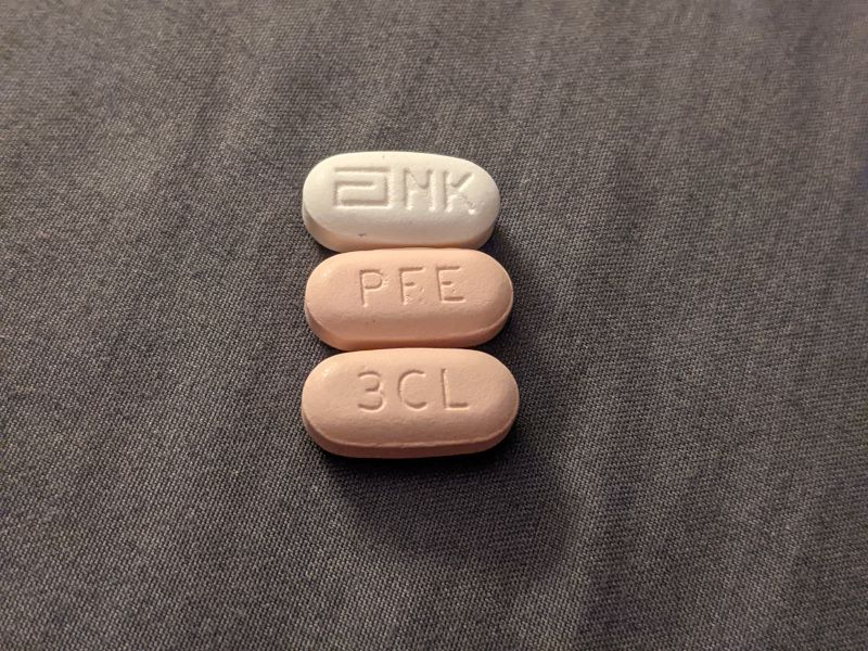 Paxlovid_pills_close-up Intellec7 4.0.jpg