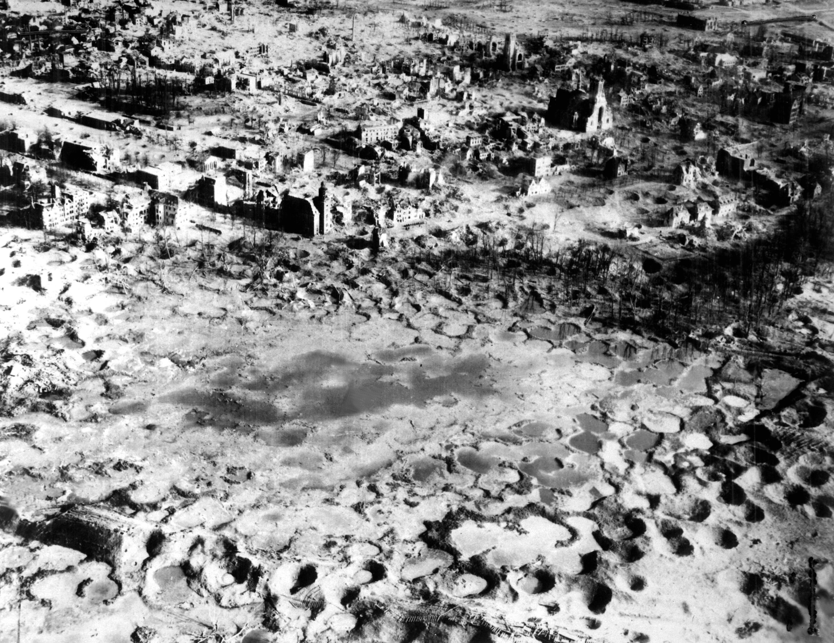 Wesel_1945 usaaf public.jpg