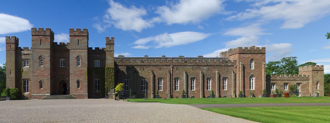 Scone_Palace__Front_side Ingo Mehling 4.0.jpg