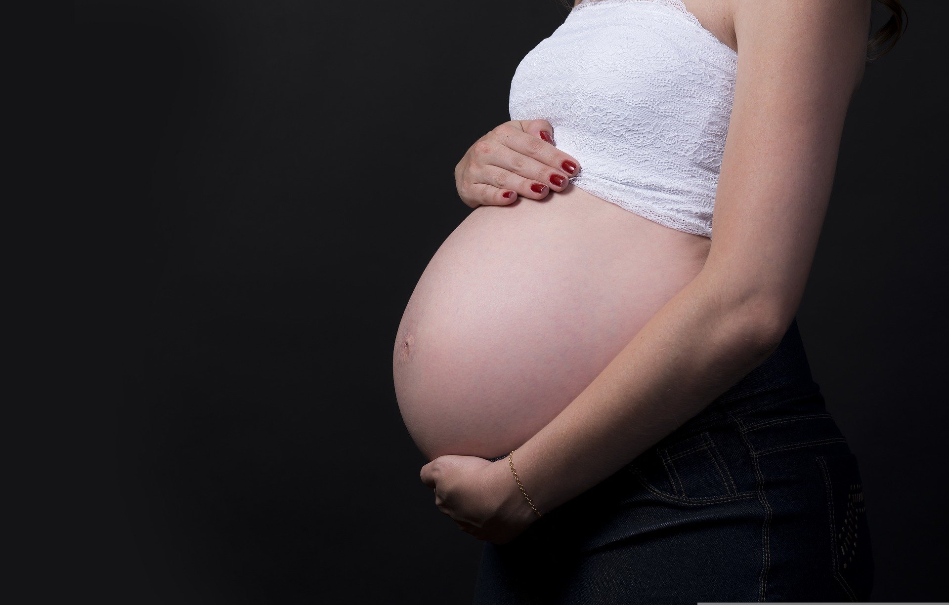 pregnant-2640994_1920.jpg