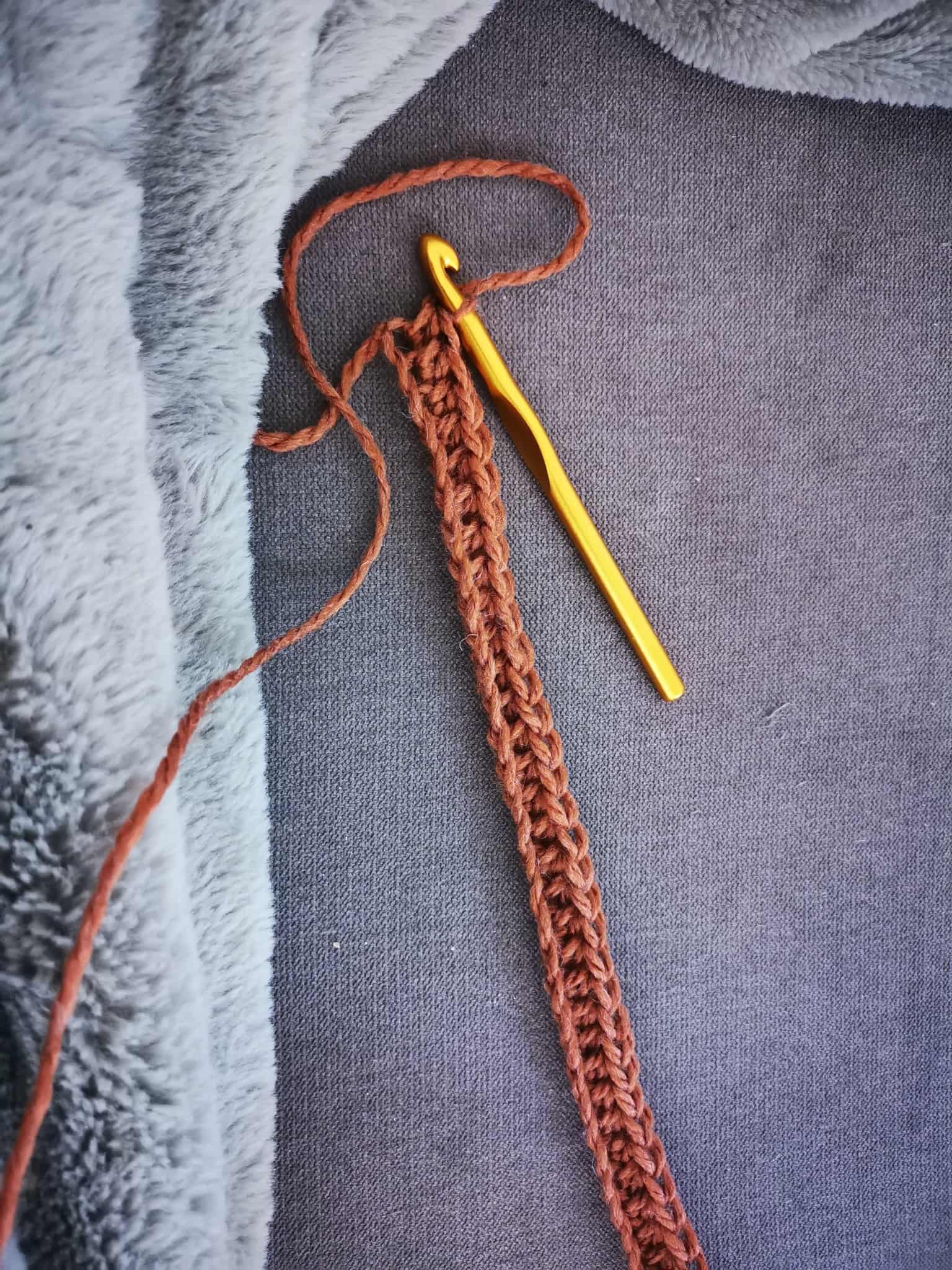 10-pull marron pour l'hiver.jpg