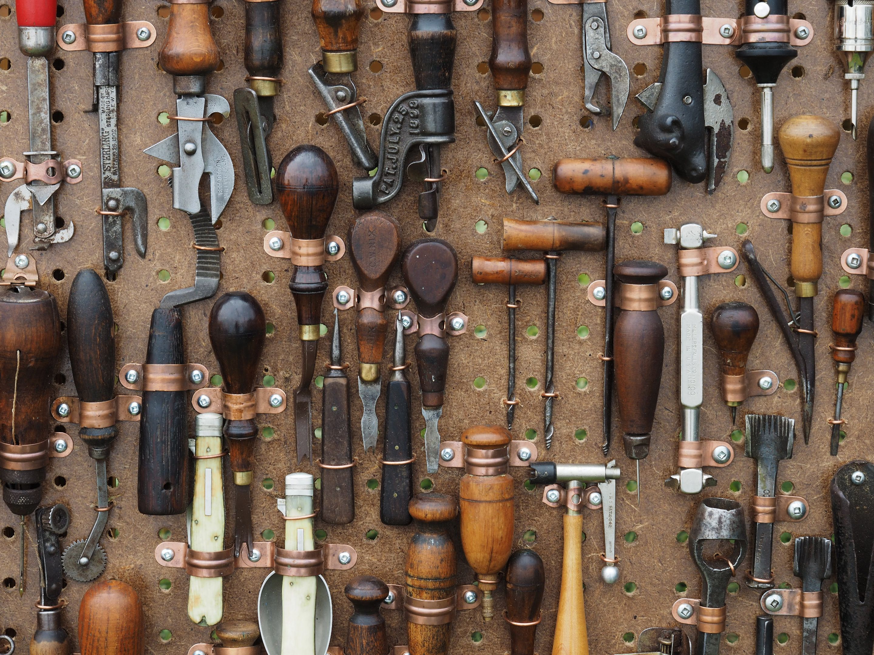 work-hand-wood-leather-antique-retro-669444-pxhere.com.jpg