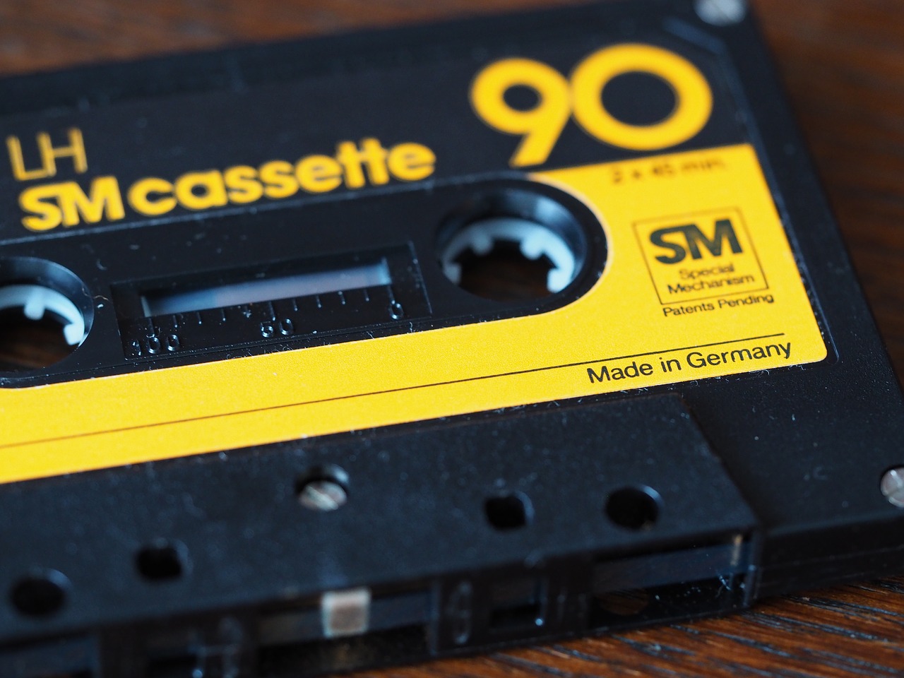 VMqCQLR0-casette-2706660_1280.jpg