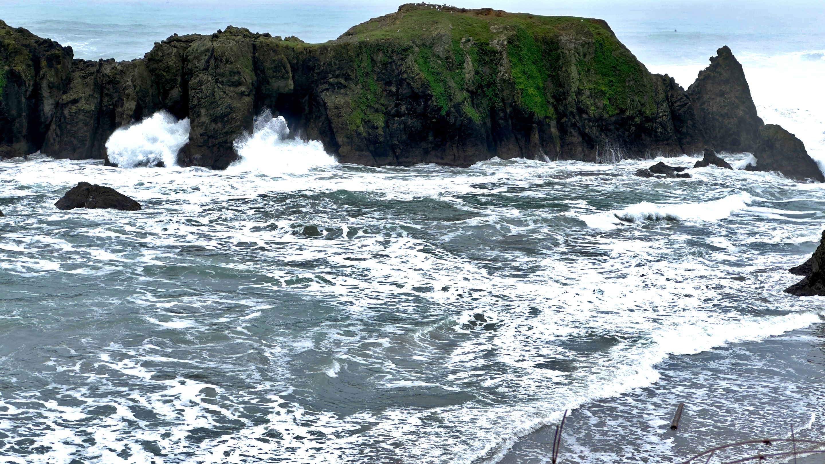 bandon beach elephant arch.jpg