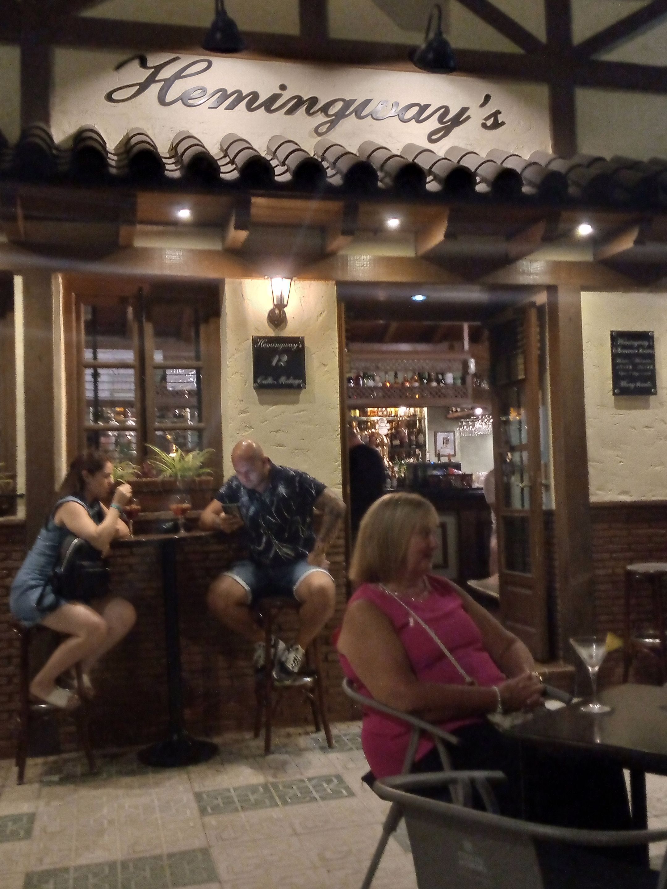 Nerja pub Hemingway.jpg