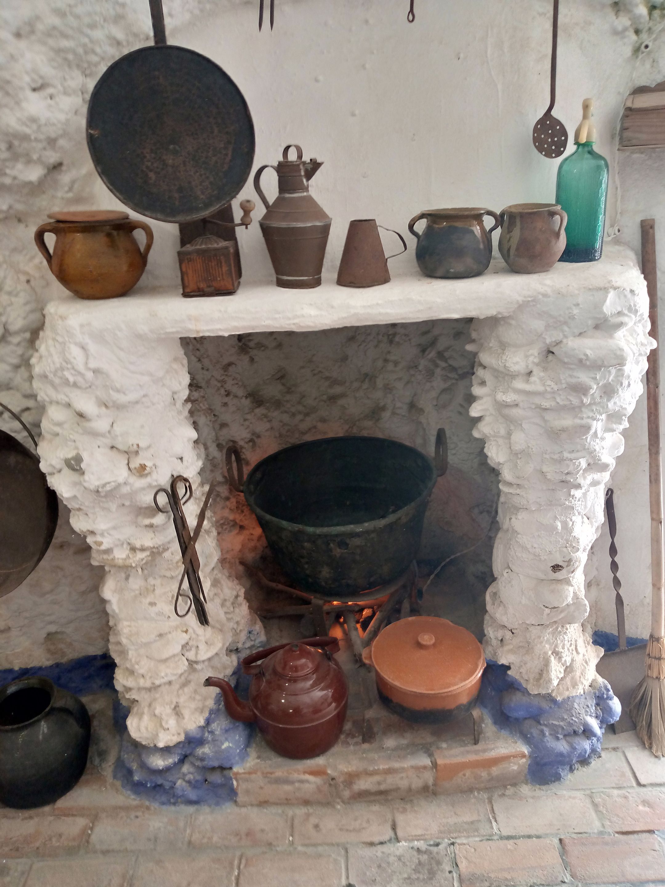 Cuevas de Sacromonte Cocina fogón.jpg