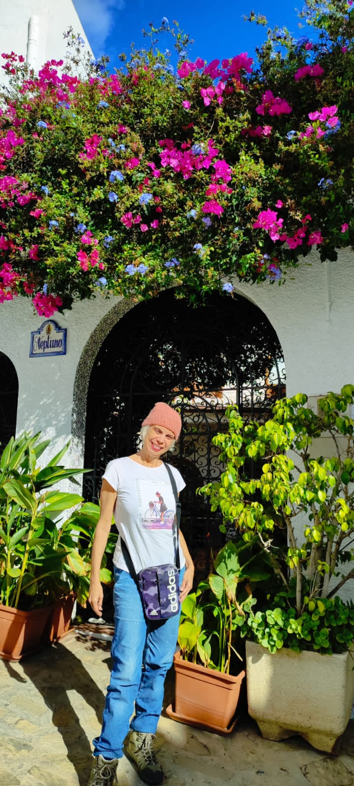 Salobreña foto mía con flores.jpg