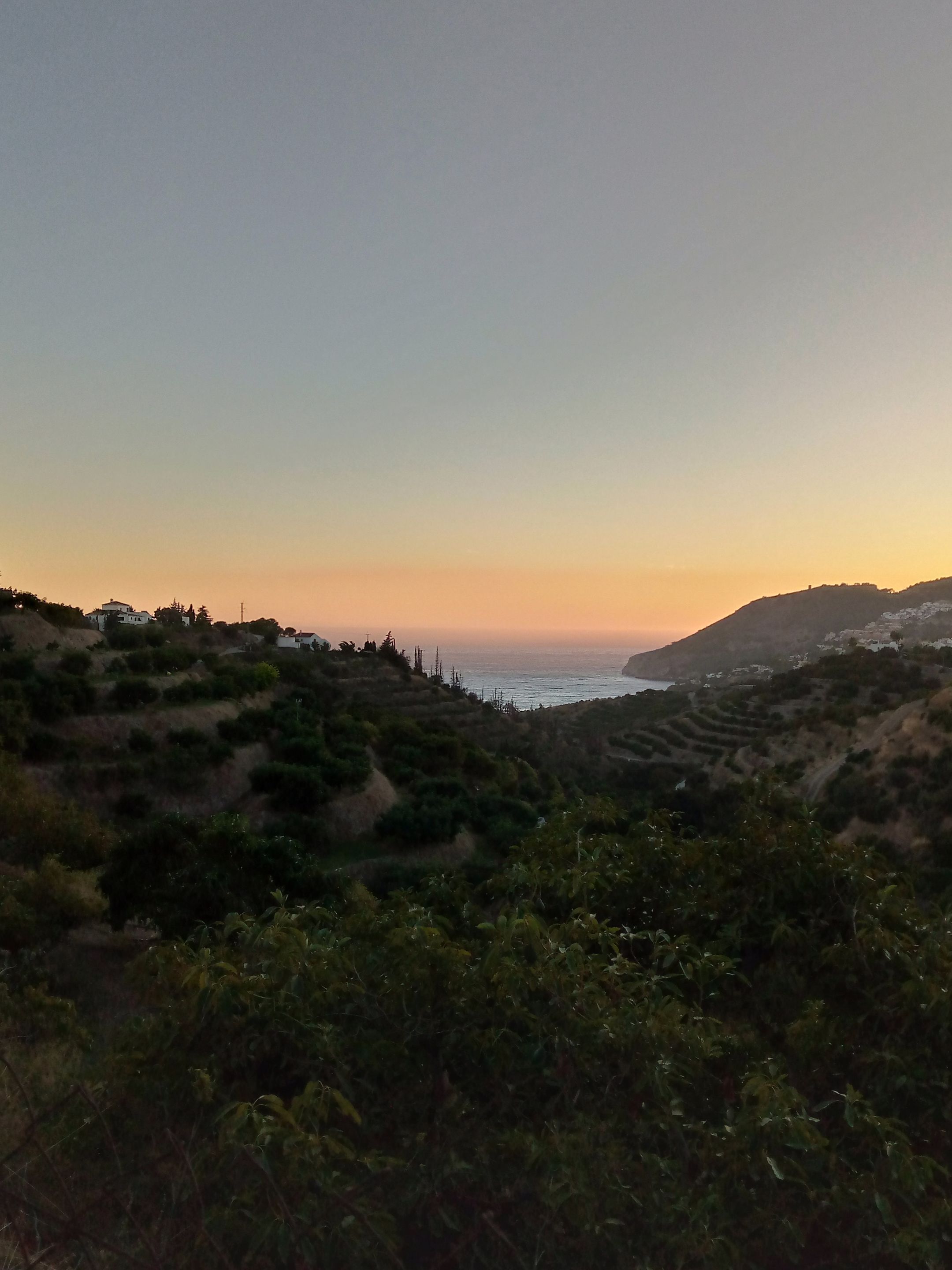 Atardecer La Herradura desde montaña lejos.jpg