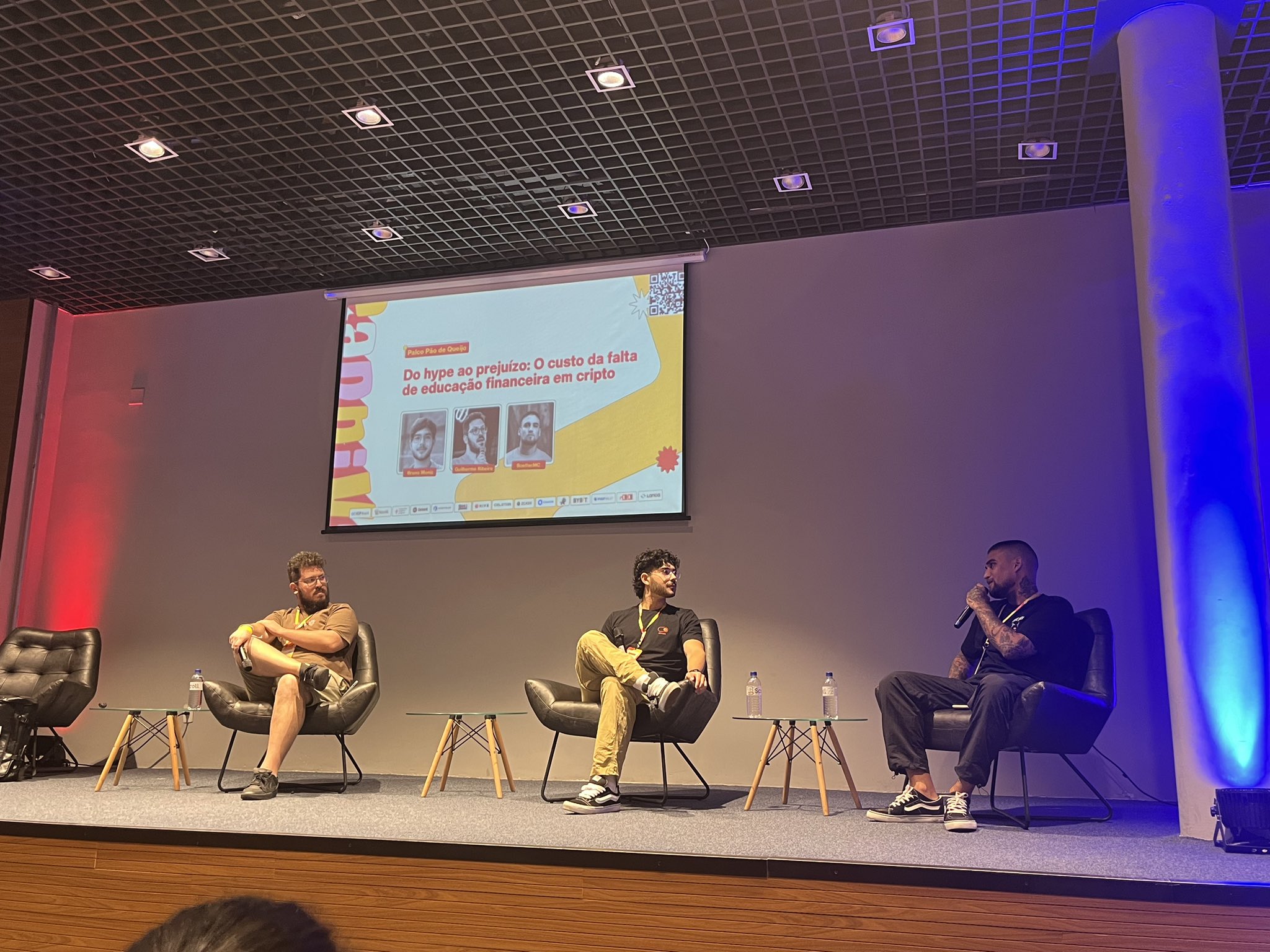 palco com bruno e guiriba.jpg