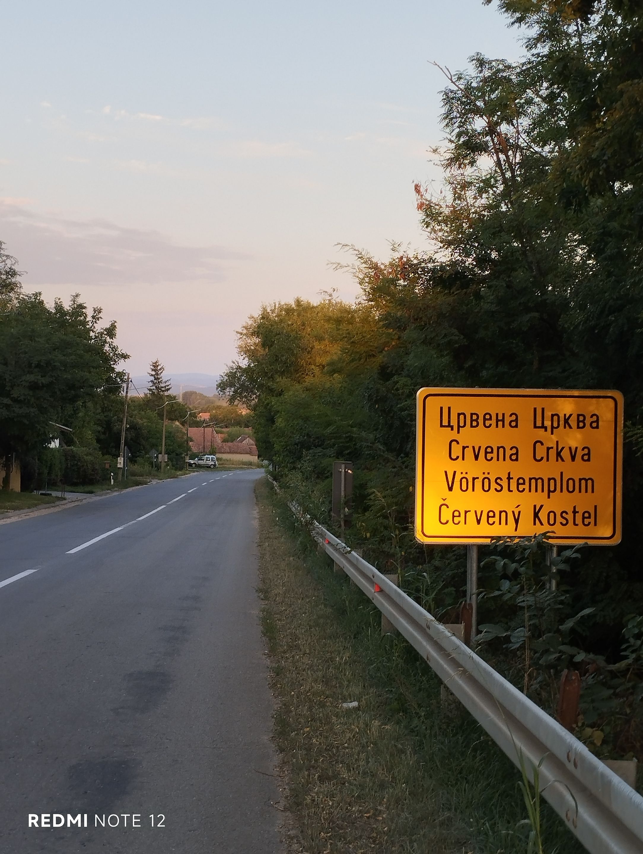 CRVENA CRKVA ULAZ.jpg