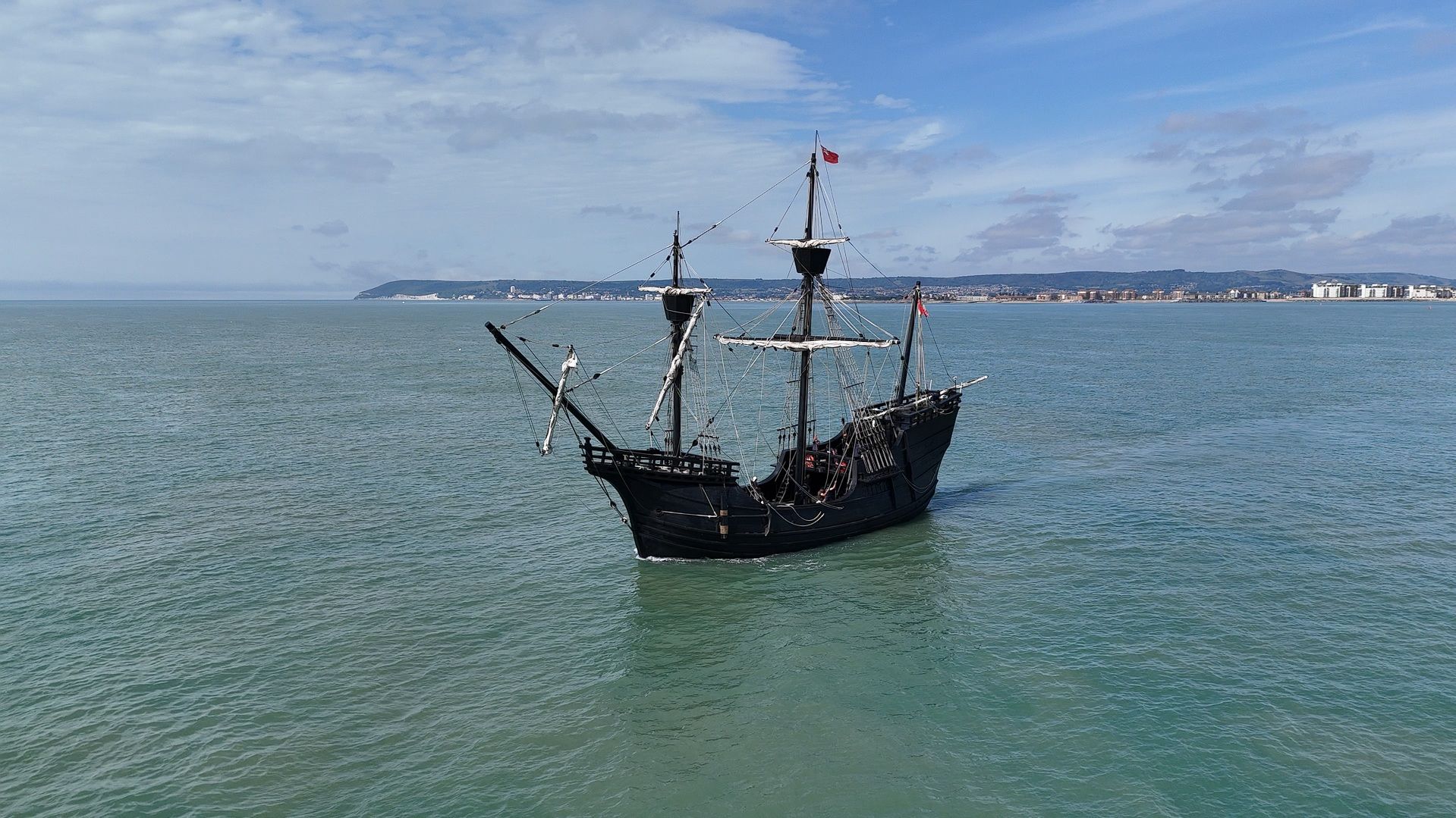 Nao Victoria leaving Eastbourne.jpg