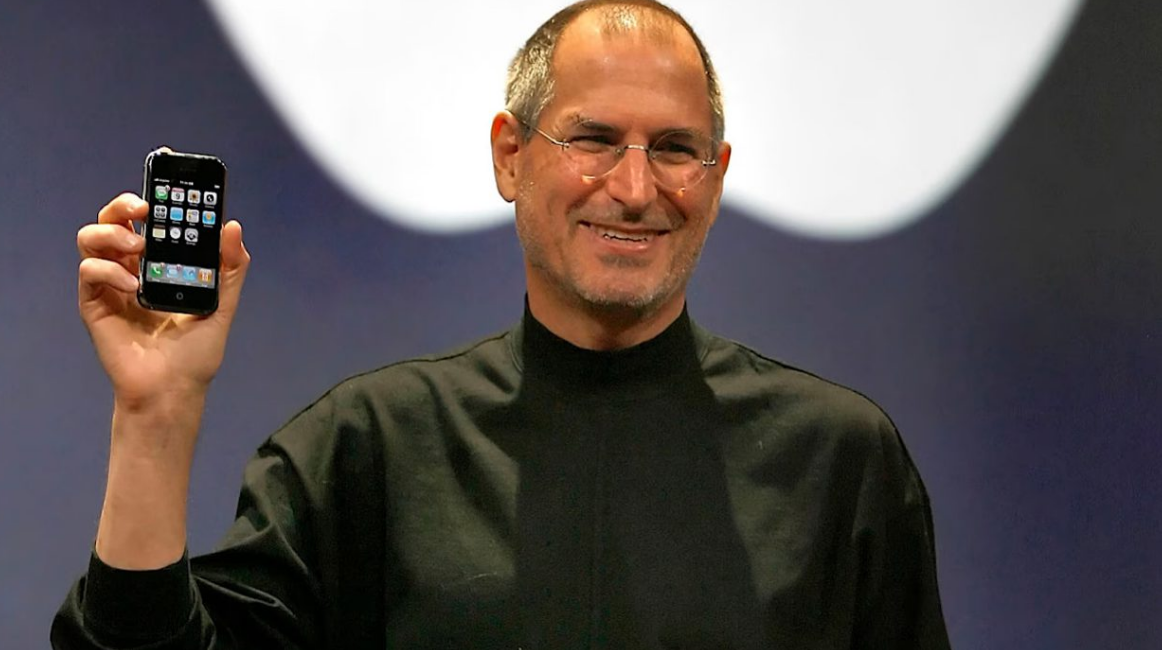 steve_jobs_iphone.png