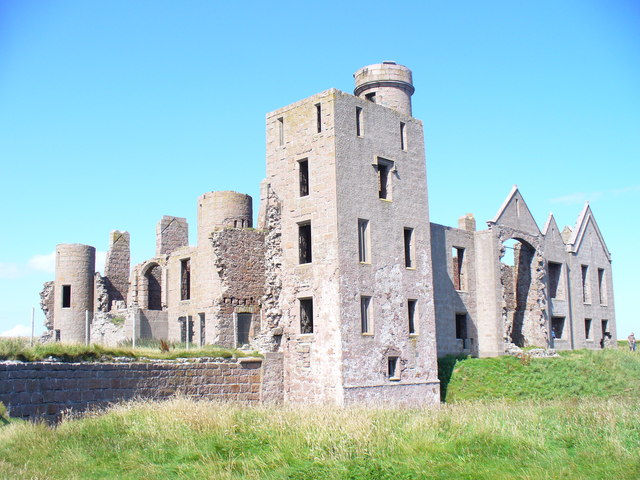 Ruined_Slains_Castle_-_geograph.org.uk_-_1461044.jpg