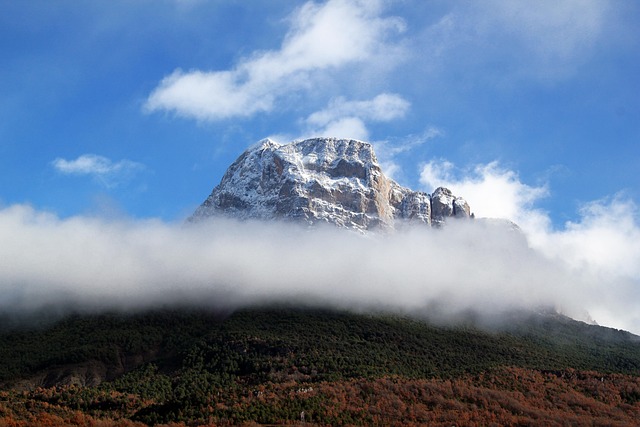 mountains-8375693_640.jpg