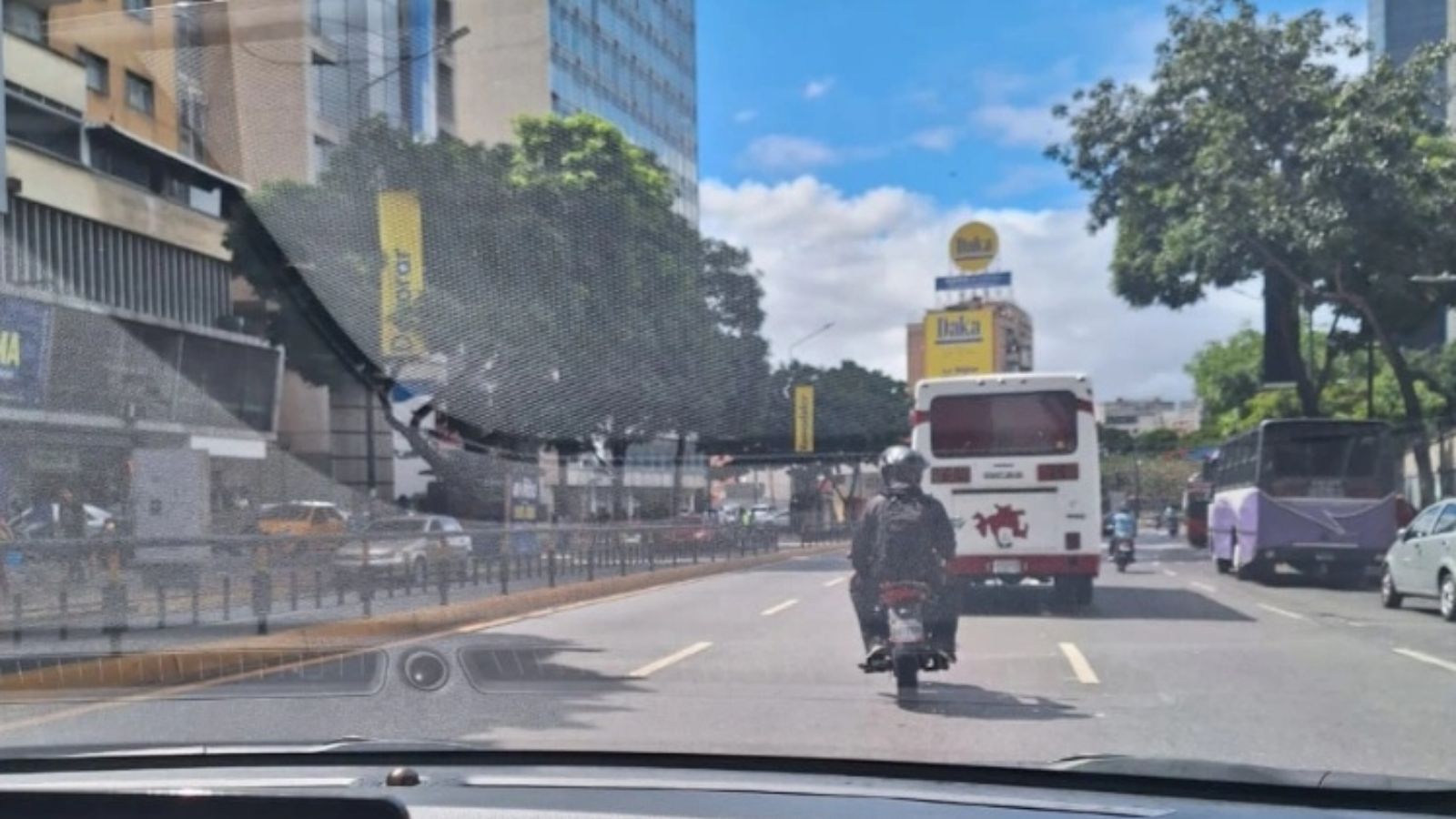 Puedo huir de todo excepto de hablar conmigo misma (3).jpg