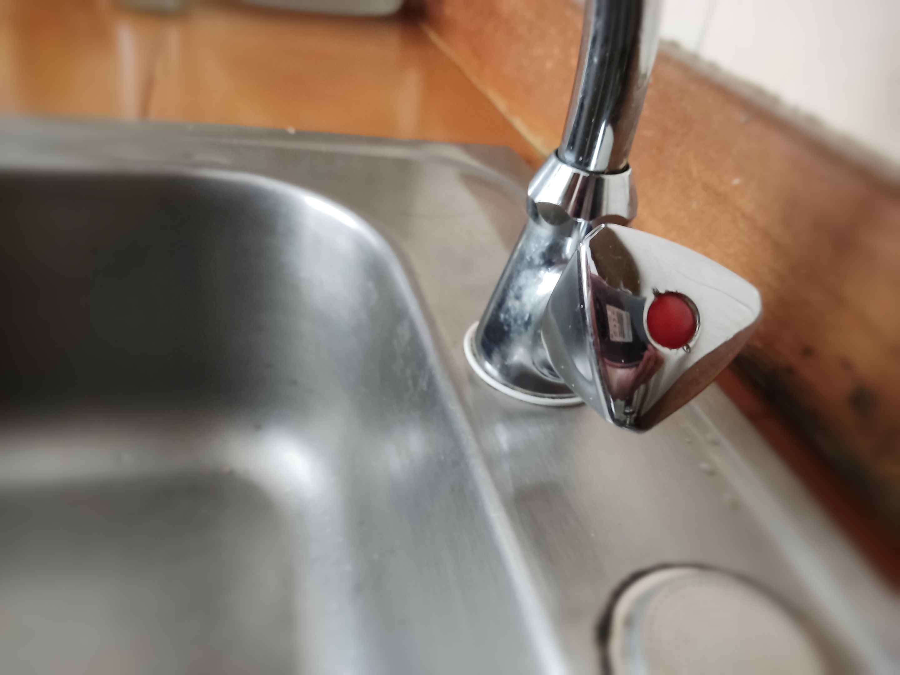 Kitchen tap 1.jpg
