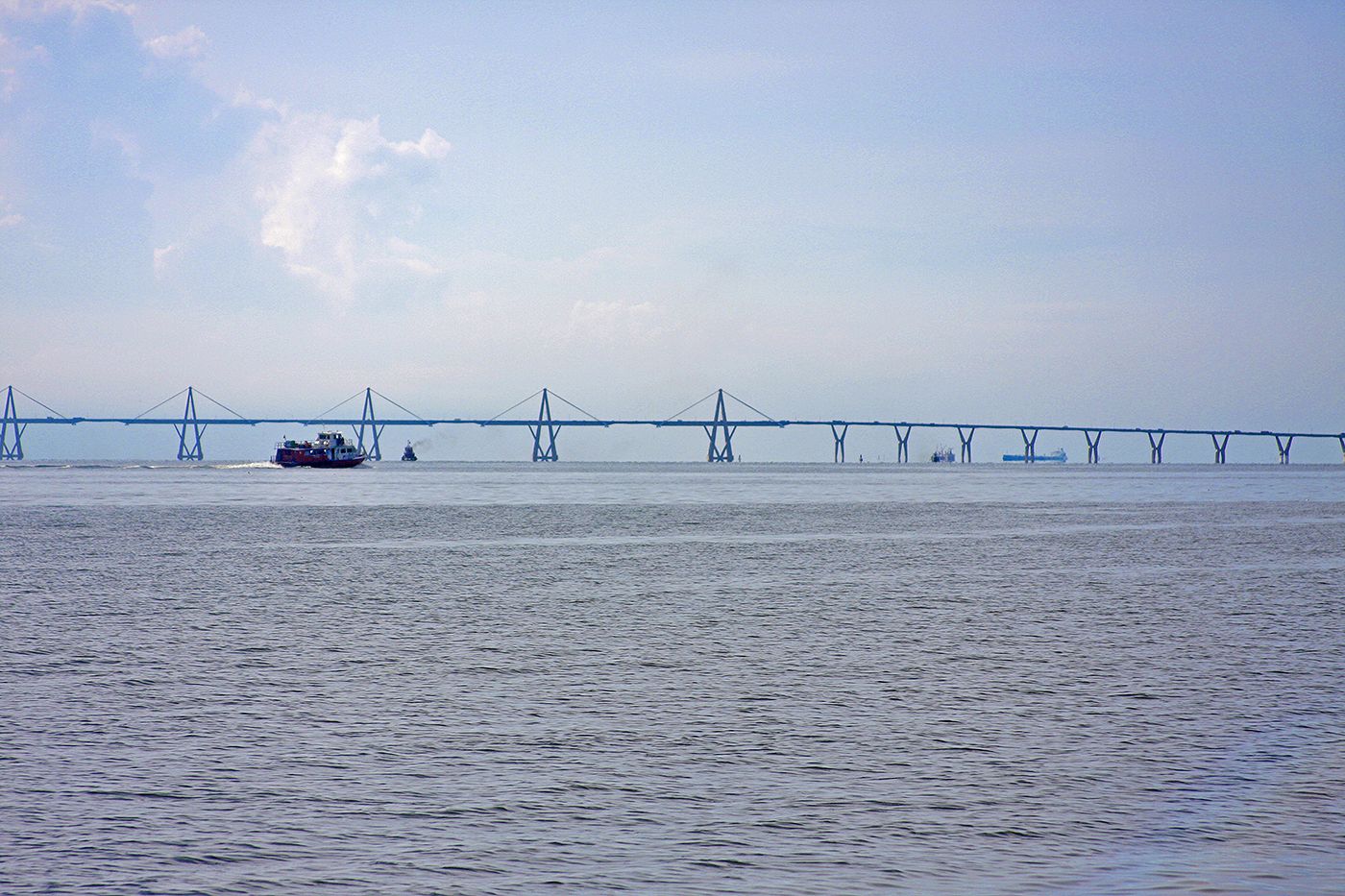 PuenteSobreElLago-11, edit.jpg