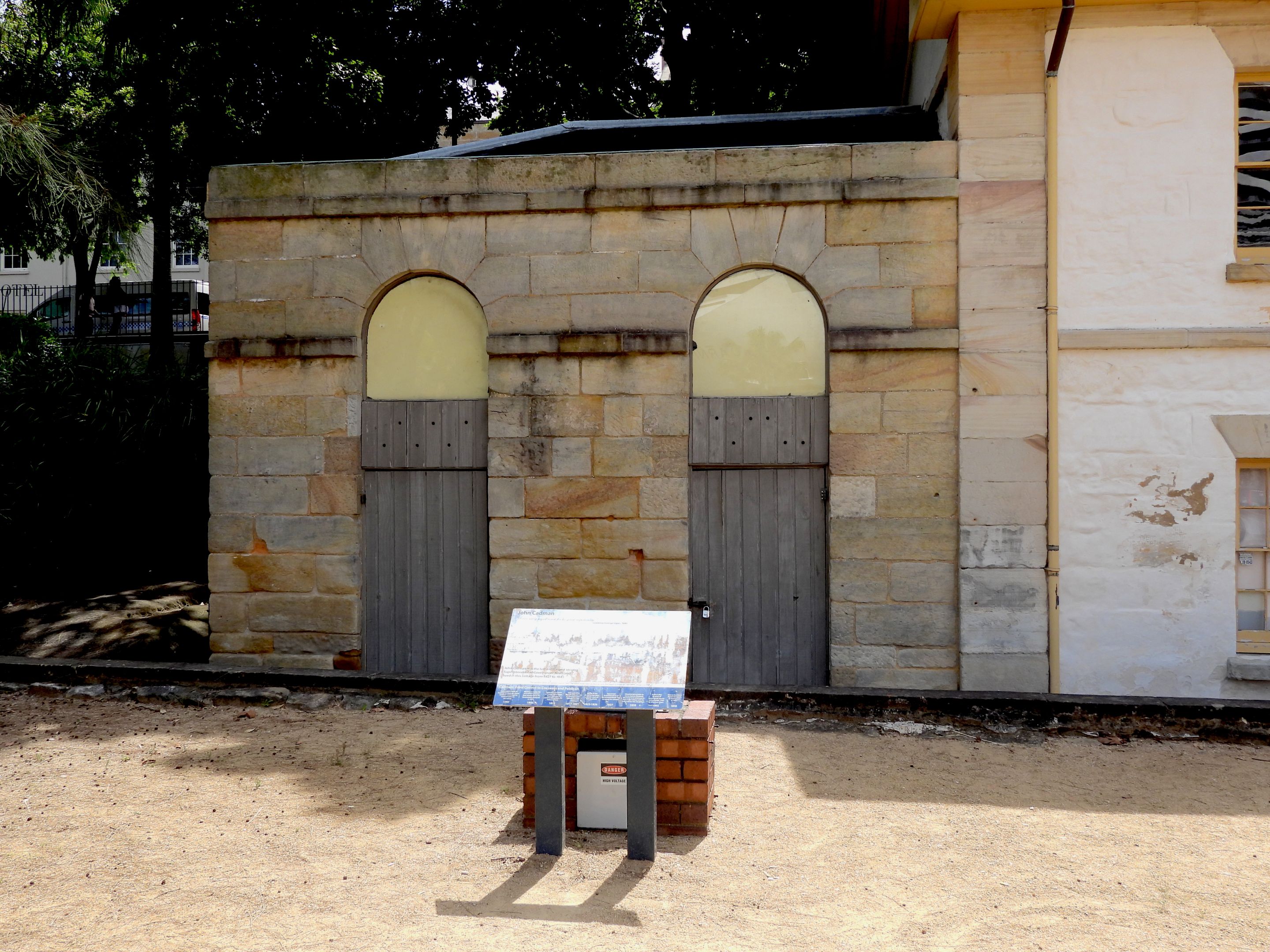 CADMANS COTTAGE-FRONT2.JPG