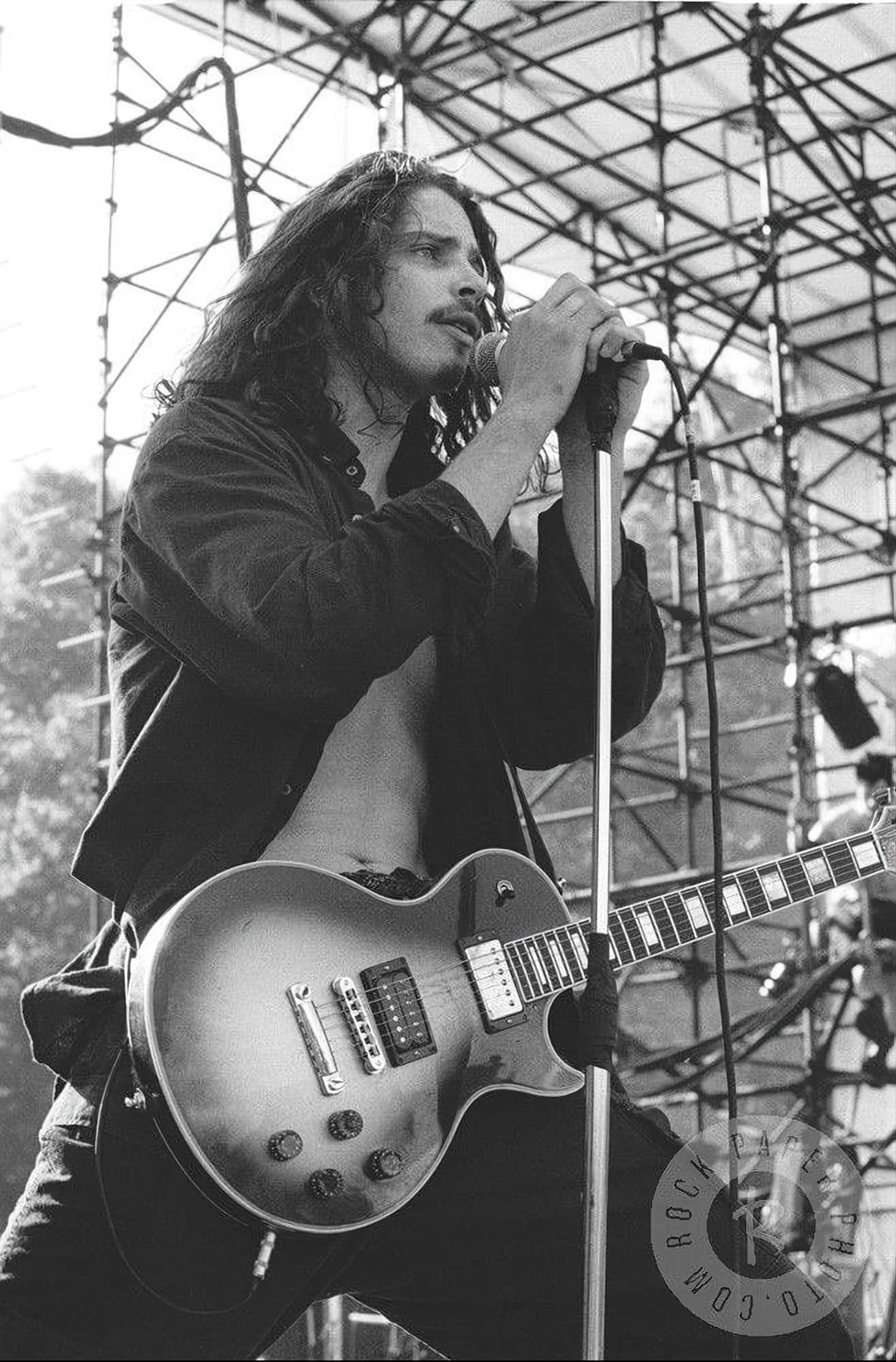 today-we-remember-chris-cornell-on-the-7th-year-of-his-v0-hlfpajva241d1.jpeg