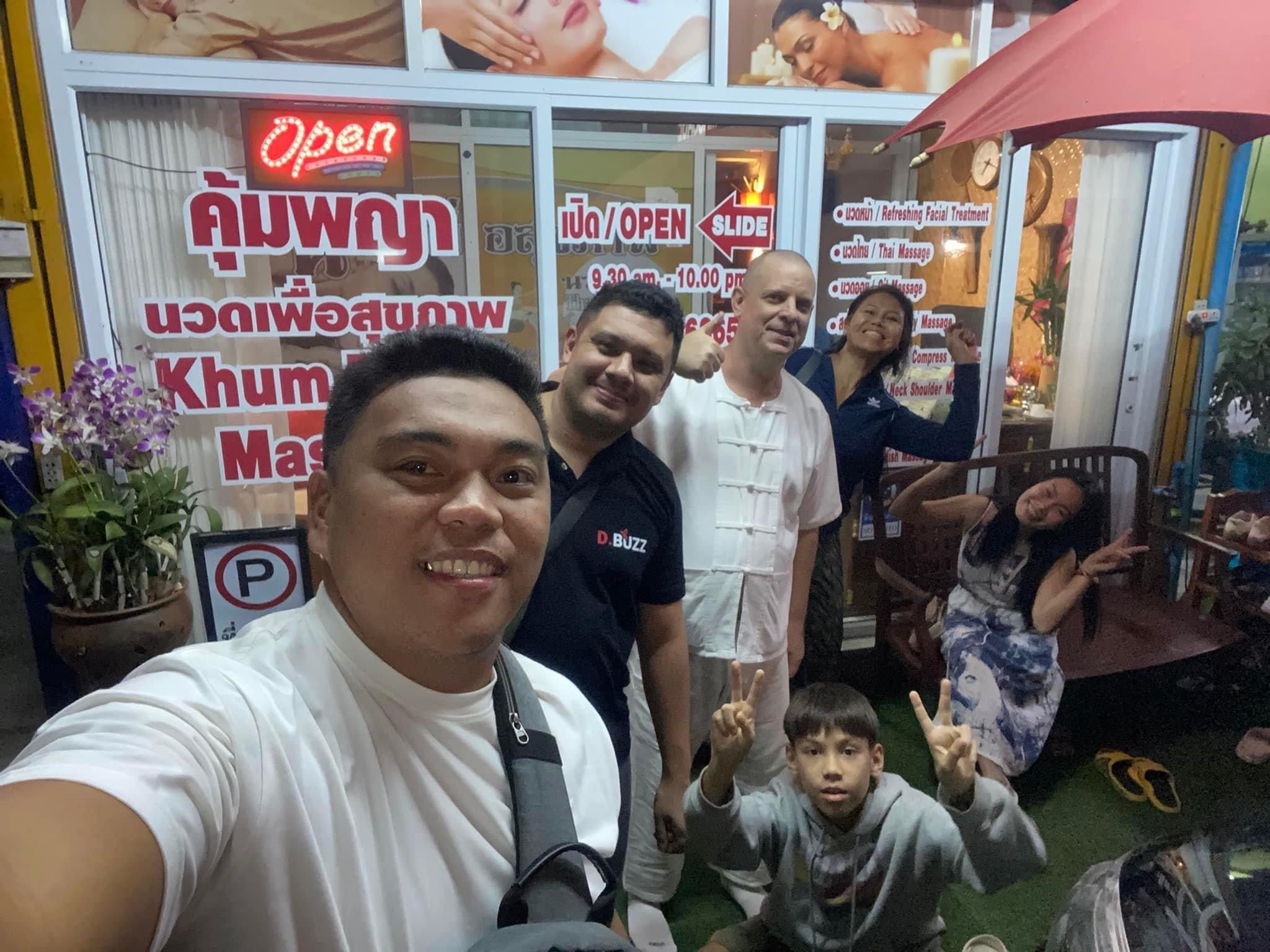 teacher-david-roylance-filipino-students-thailand.jpeg