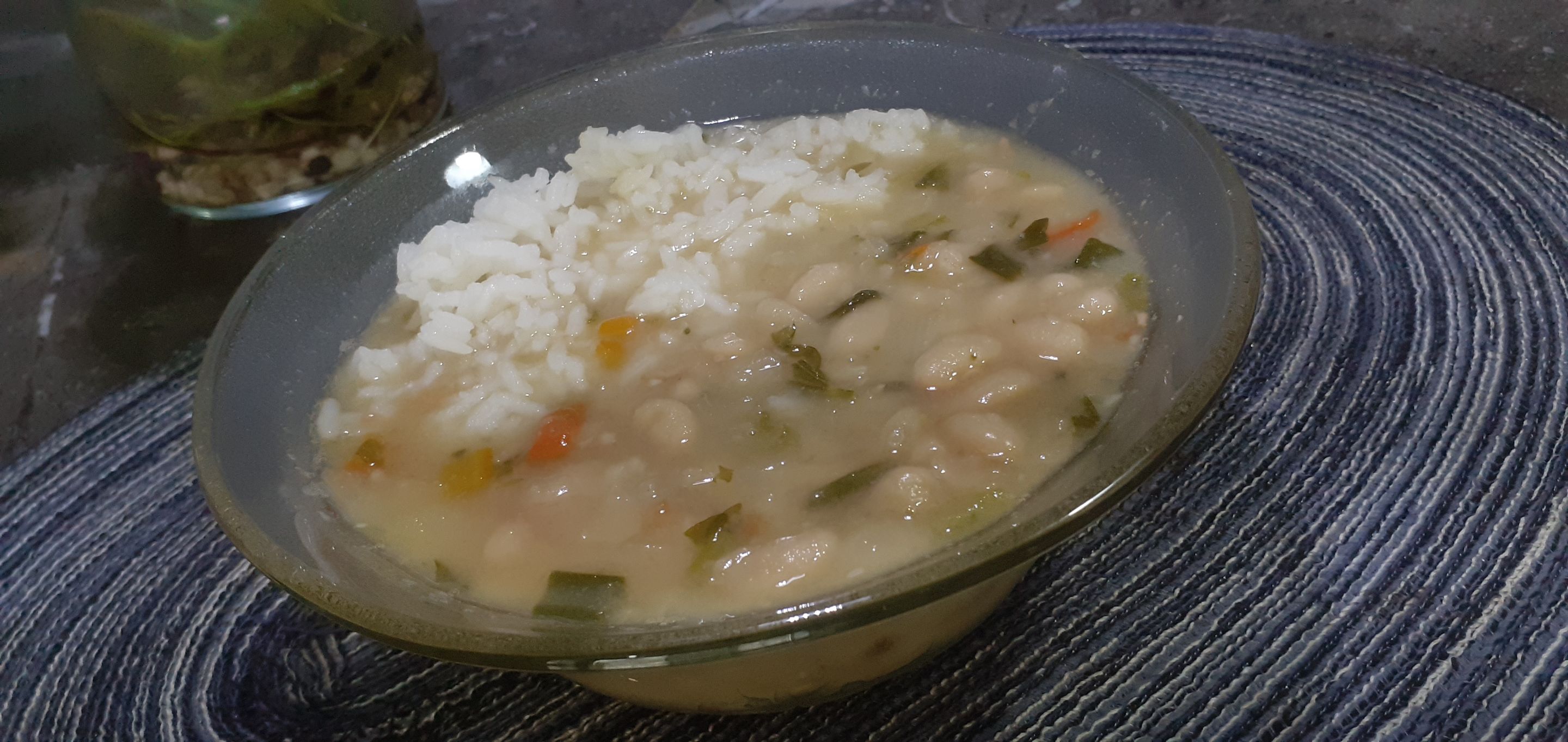 Caraotas blancas extrañas en mi cocina  Esp-Eng 