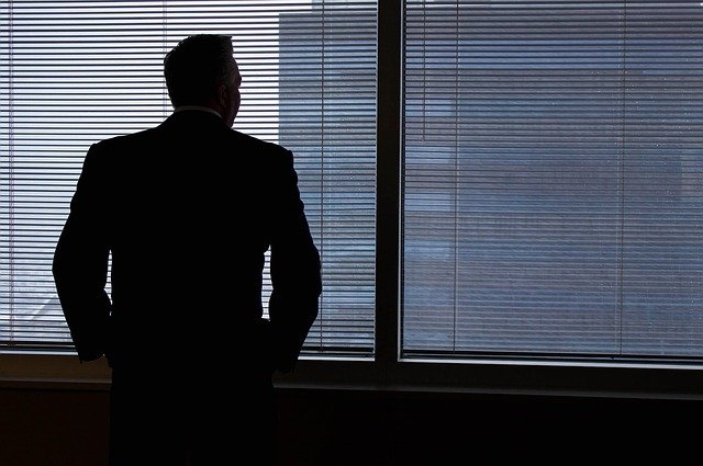 businessman-g0688e1fb0_640.jpg