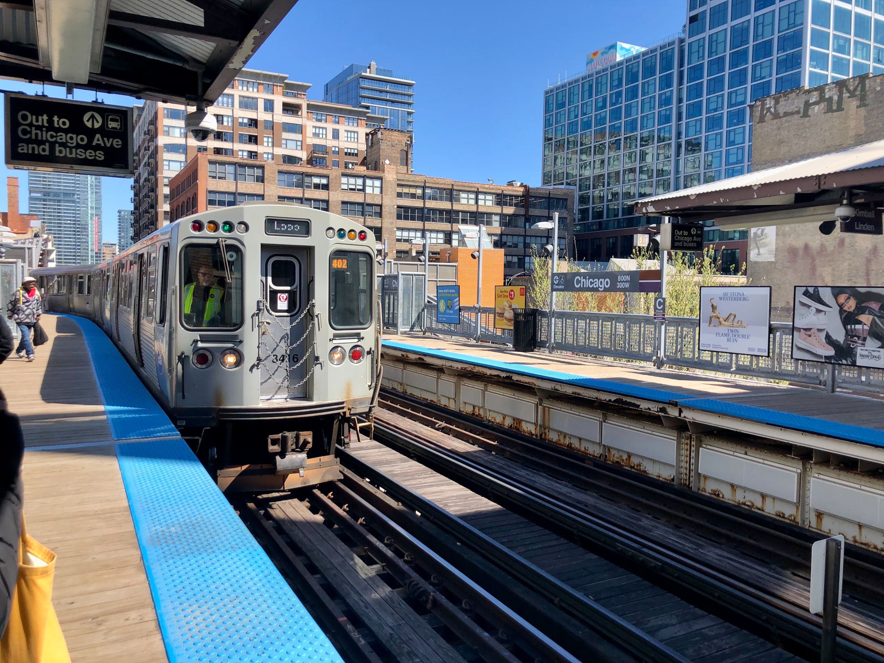 ChicagoLRide_8.jpg