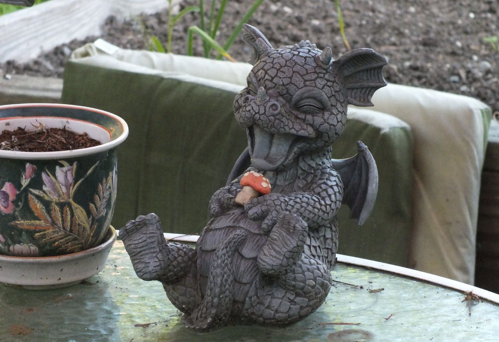CT0330-LaughingDragon.JPG