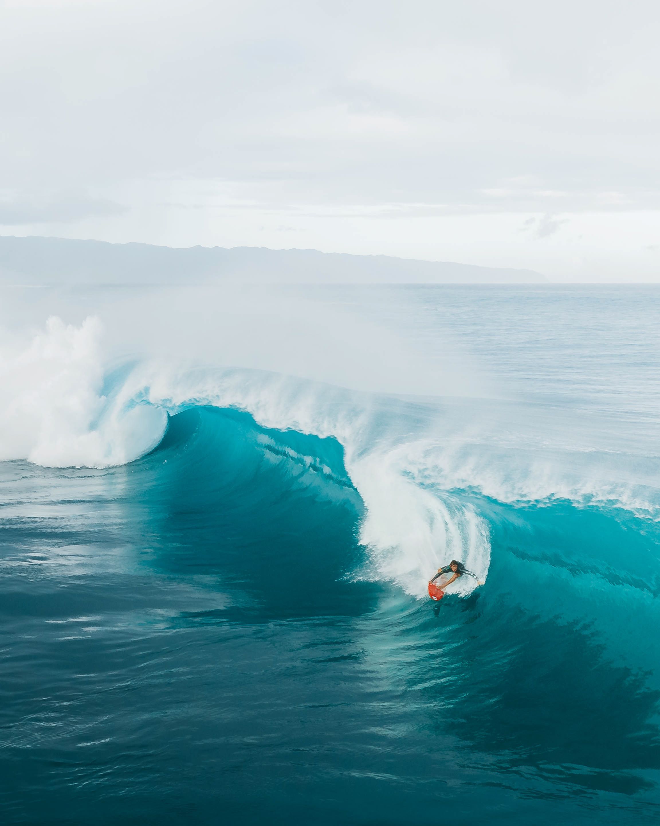 Pipeline - Hawaii, probably the most famous reef break in the world. Photo by Jess Loiterton - Pexels.jpg