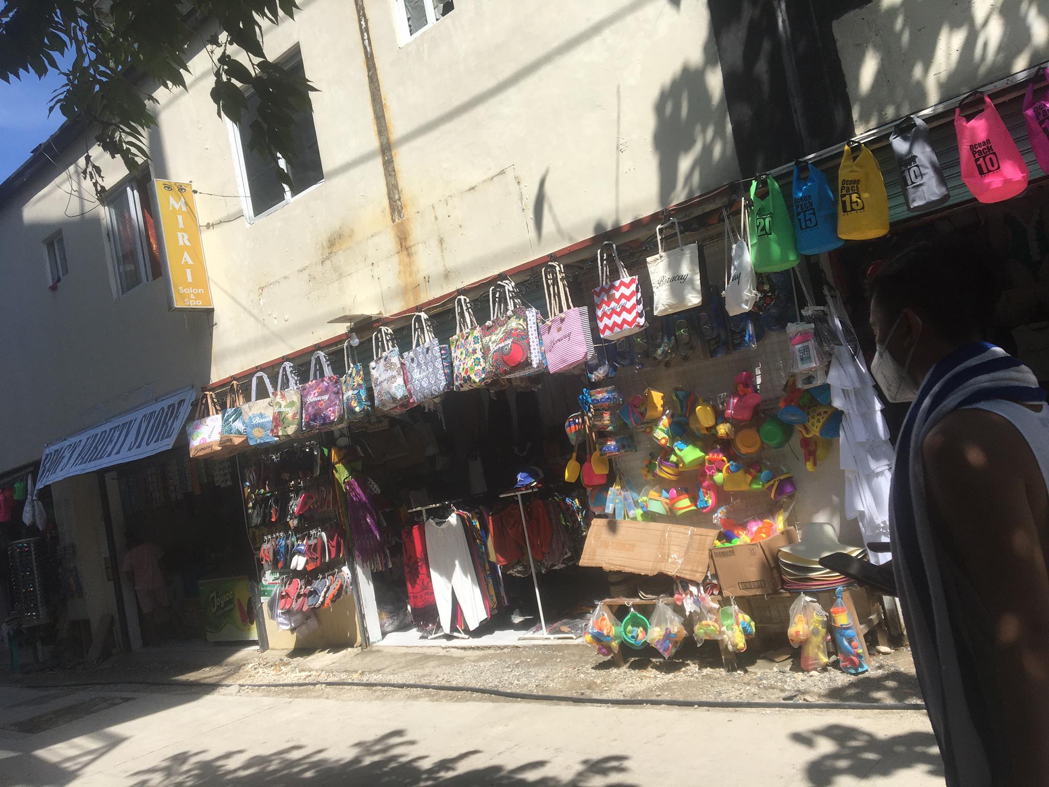  This is the first store I saw when I went to the beach 