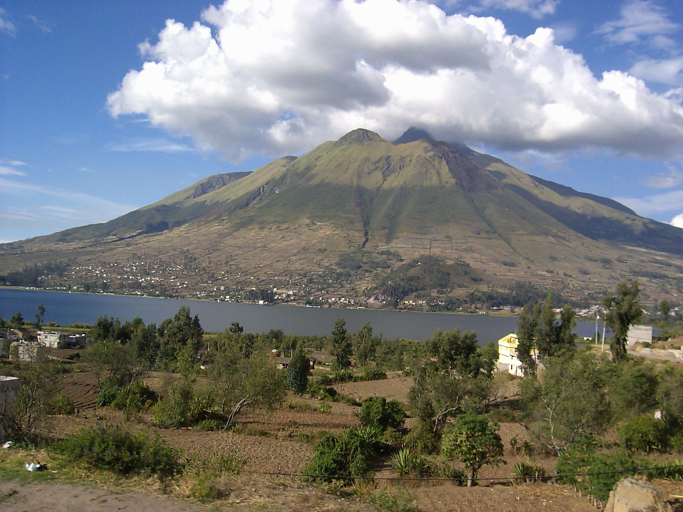 Lago San Pablo and the Imbabura volcano