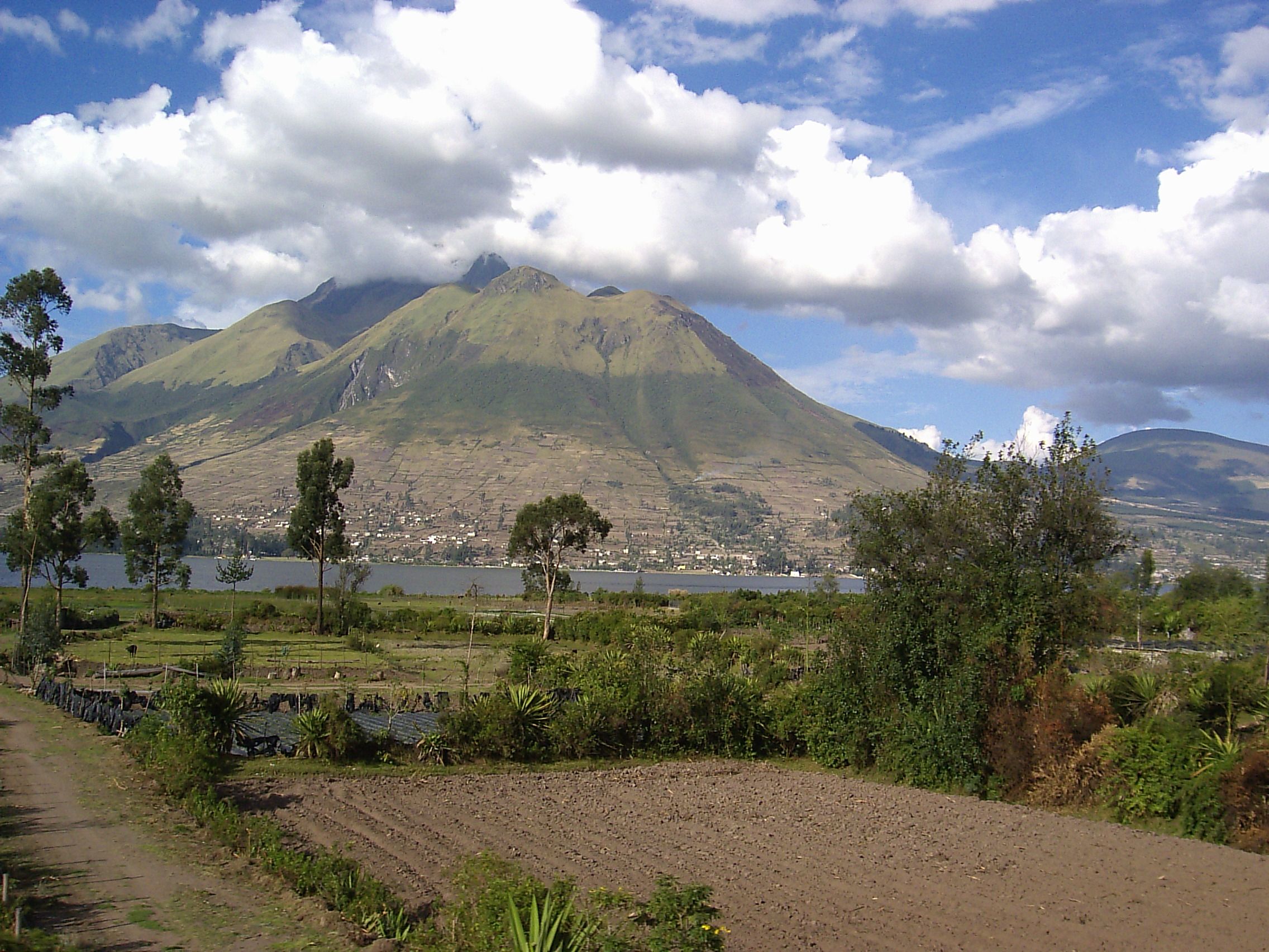 Lago San Pablo and the Imbabura volcano
