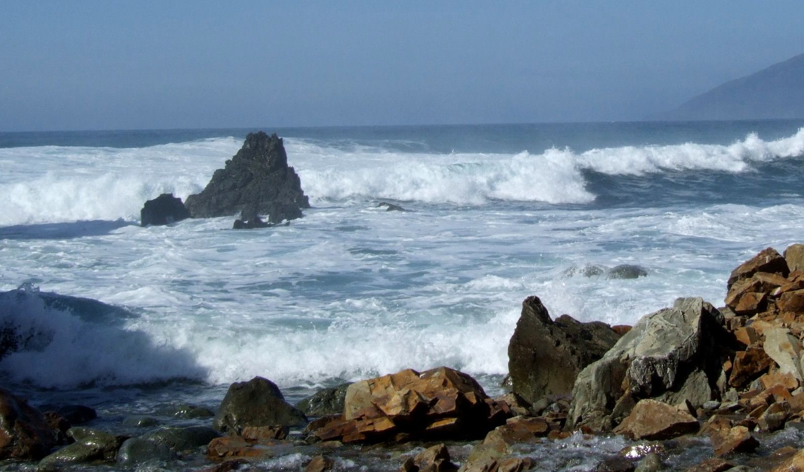 CC-L-0072-BigSurSurf.JPG