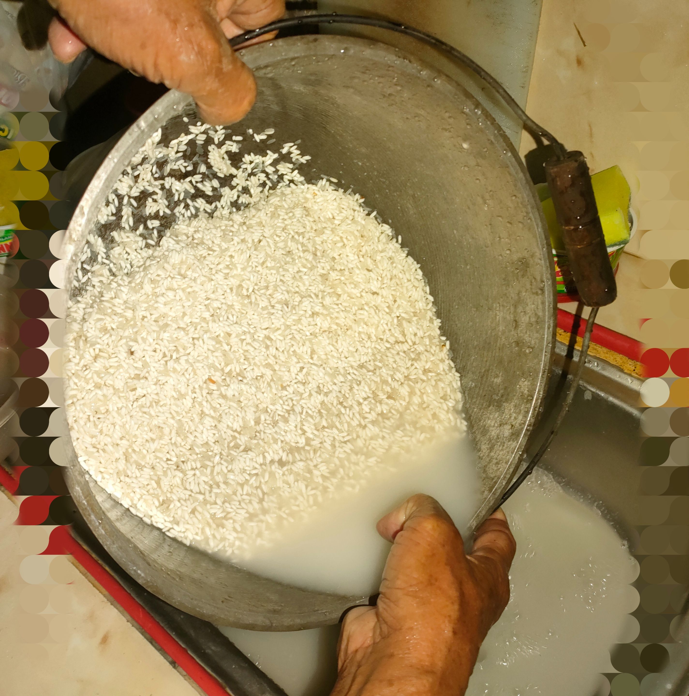 wash the glutinous rice.jpg