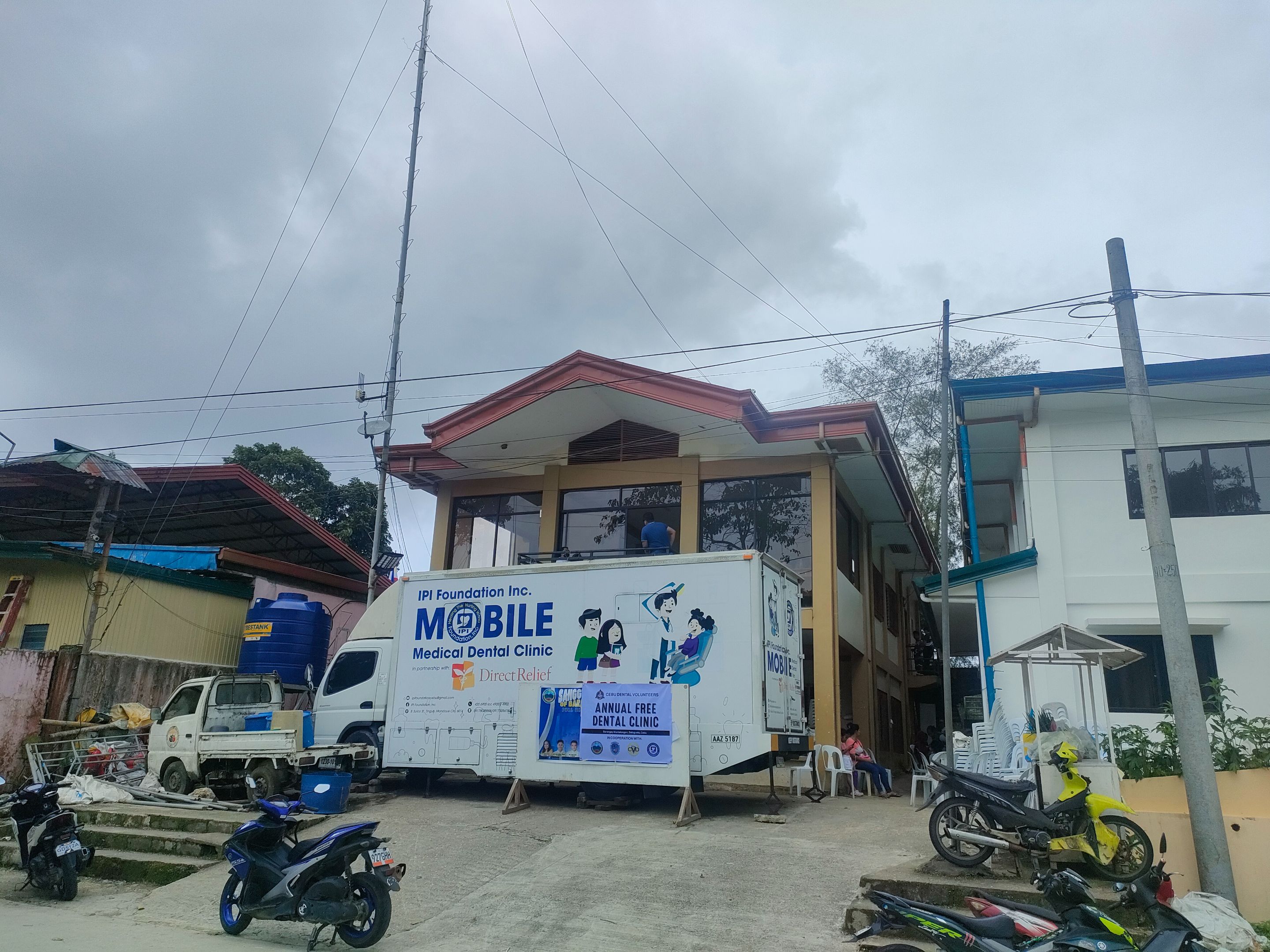 THE BARANGAY HALL AND THE MOBILE DENTAL CLINIC.jpg