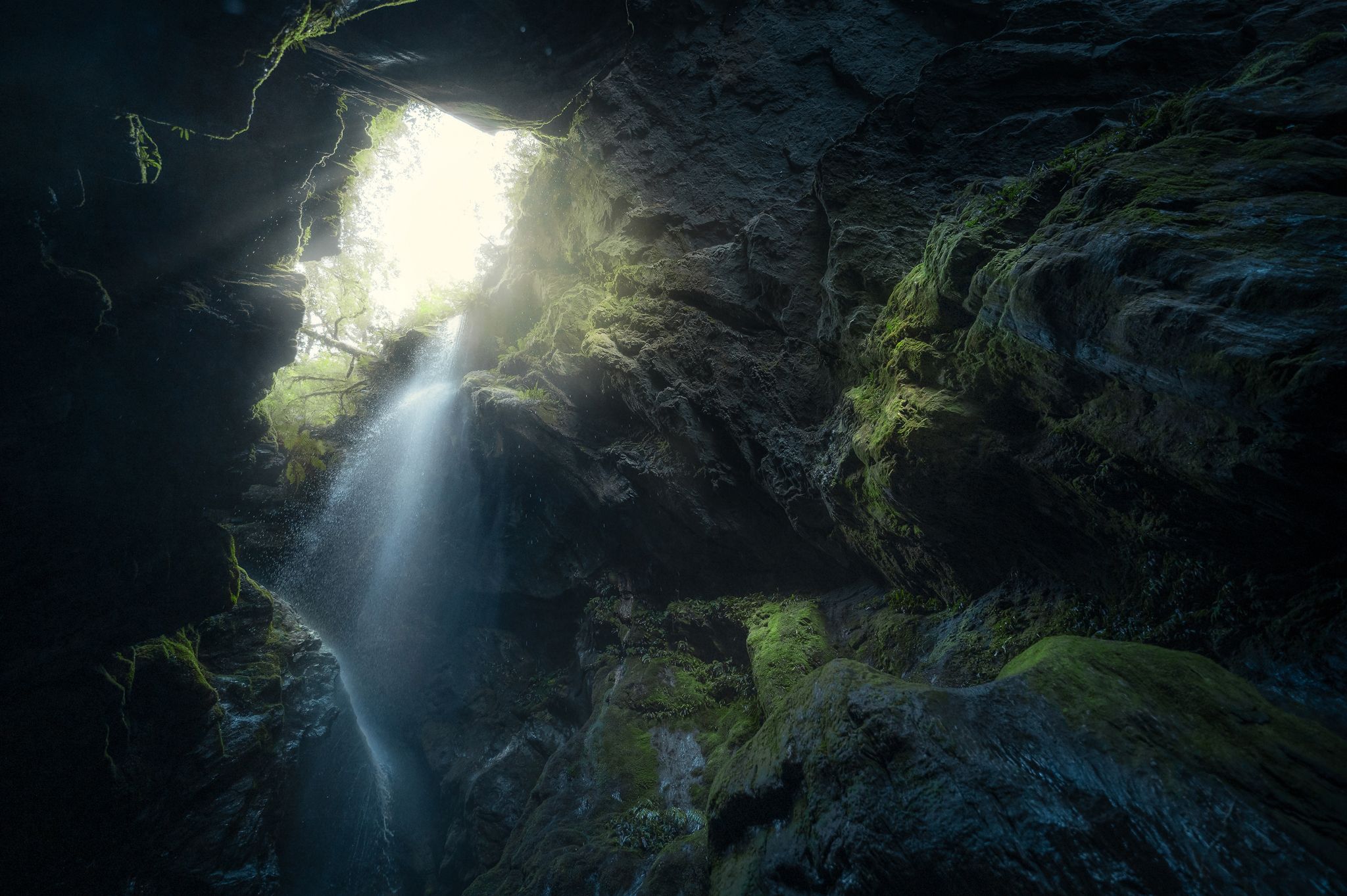 canyon-cave-New-Zealand-Dale-gribble-photography-dalegphoto.jpg