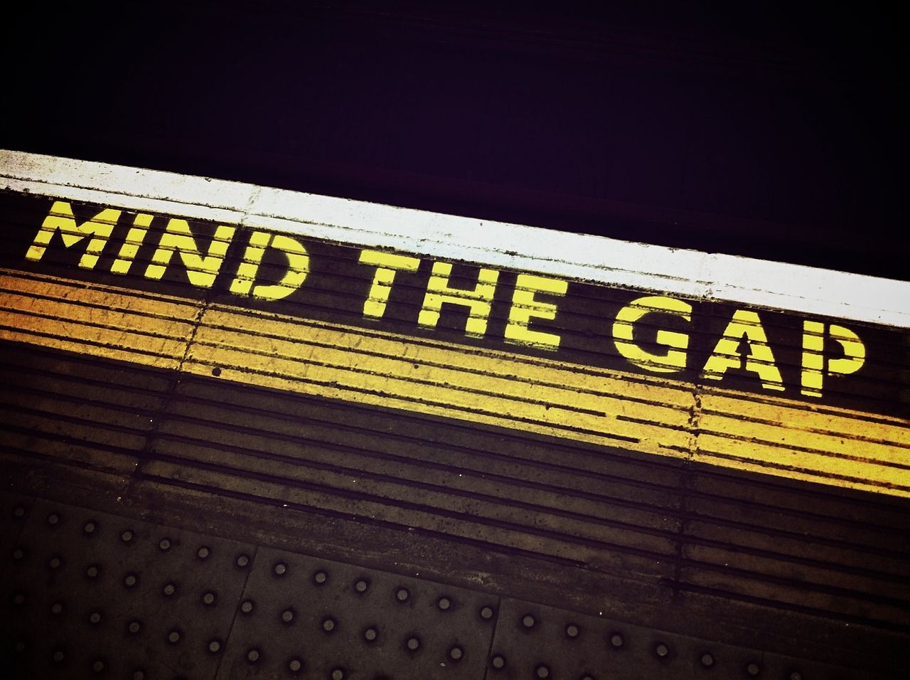 mind-the-gap-1876790_1280.jpg
