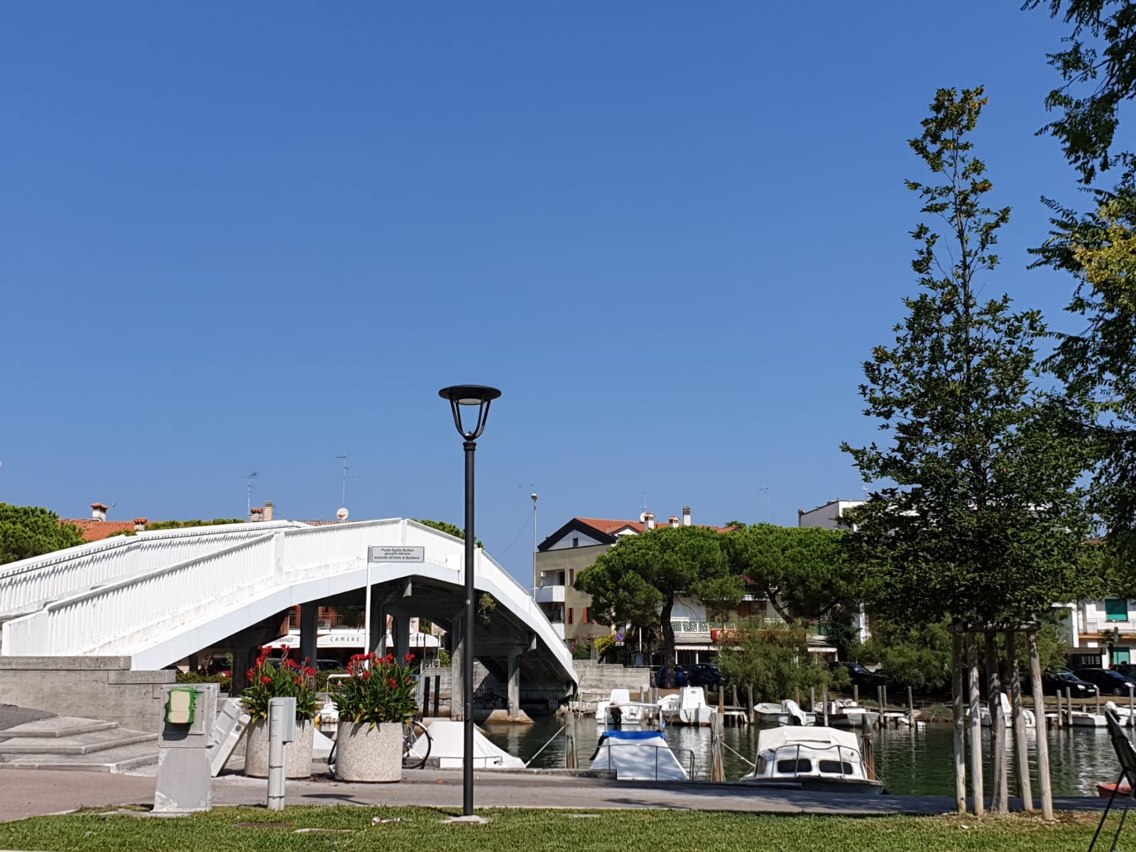 272c.jpg