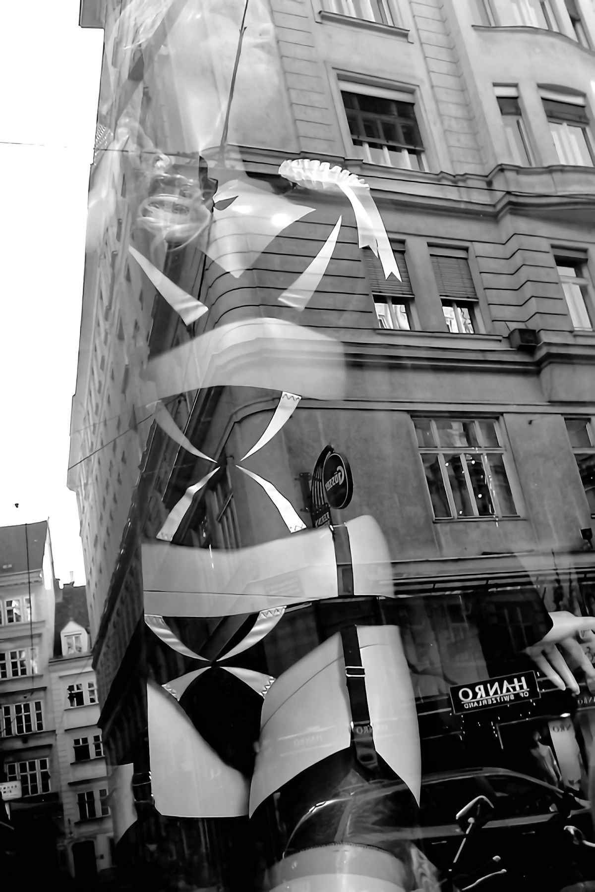 schaufensterreflexion-sw.jpg