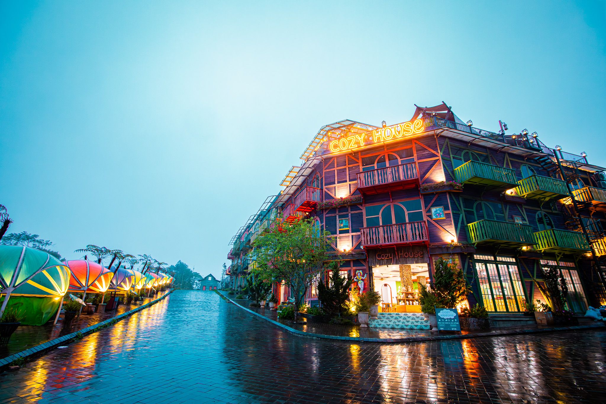 Mang Den walking street