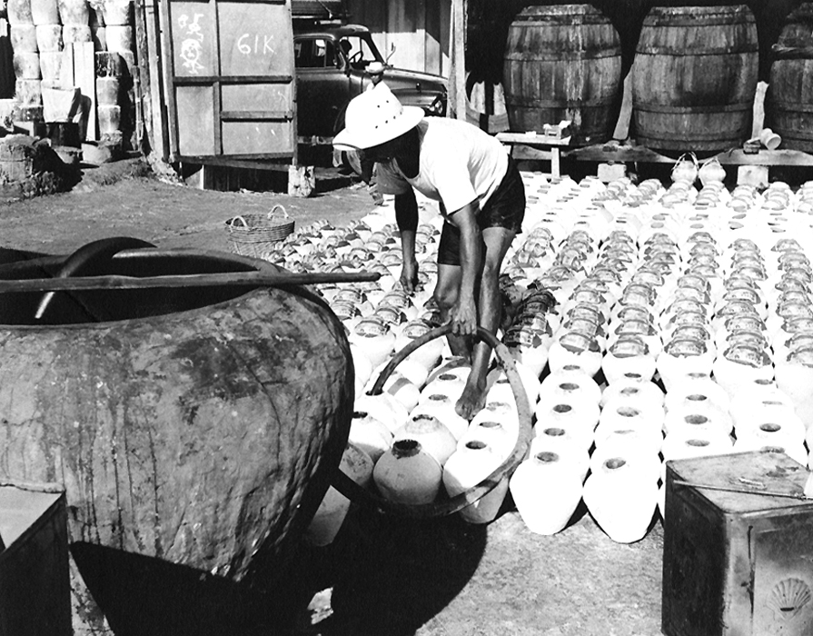 fischsosse wird abgefüllt.jpg