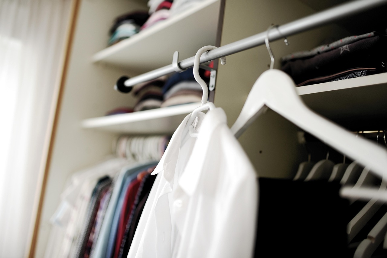 wardrobe-5961191_1280.jpg