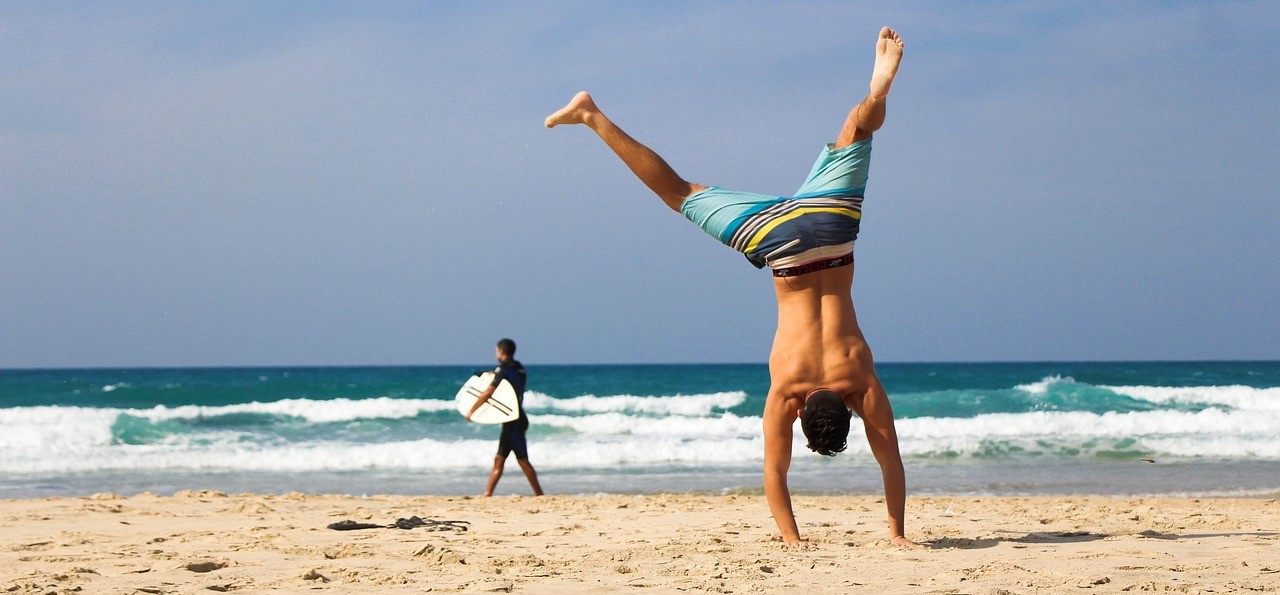 handstand-2224104_1280.jpg
