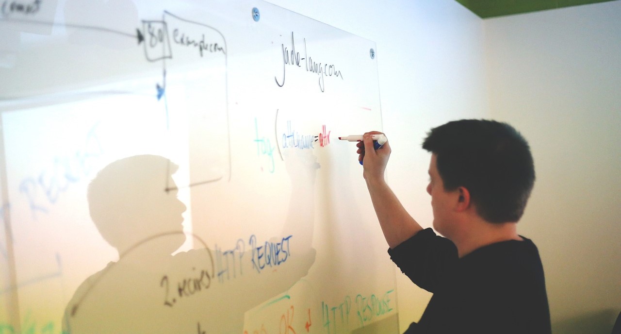 white-board-593300_1280.jpg