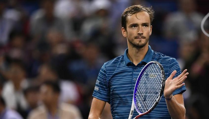 daniil-medvedev-i-didn-t-want-to-disrespect-alexander-zverev-in-any-way-.jpg